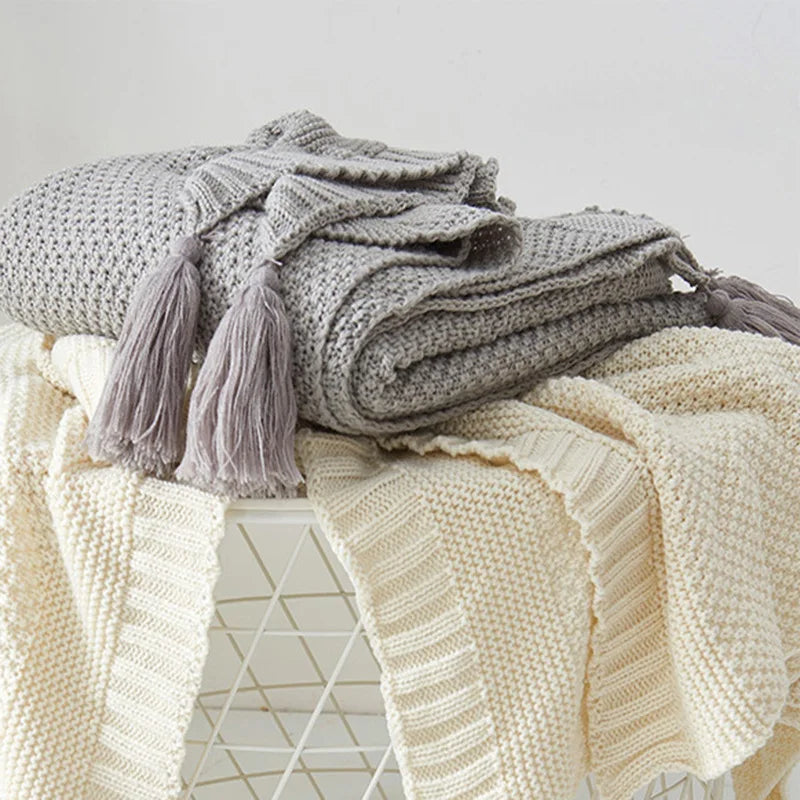 Cozy Knit Throw Blanket – Soft Nordic Comfort