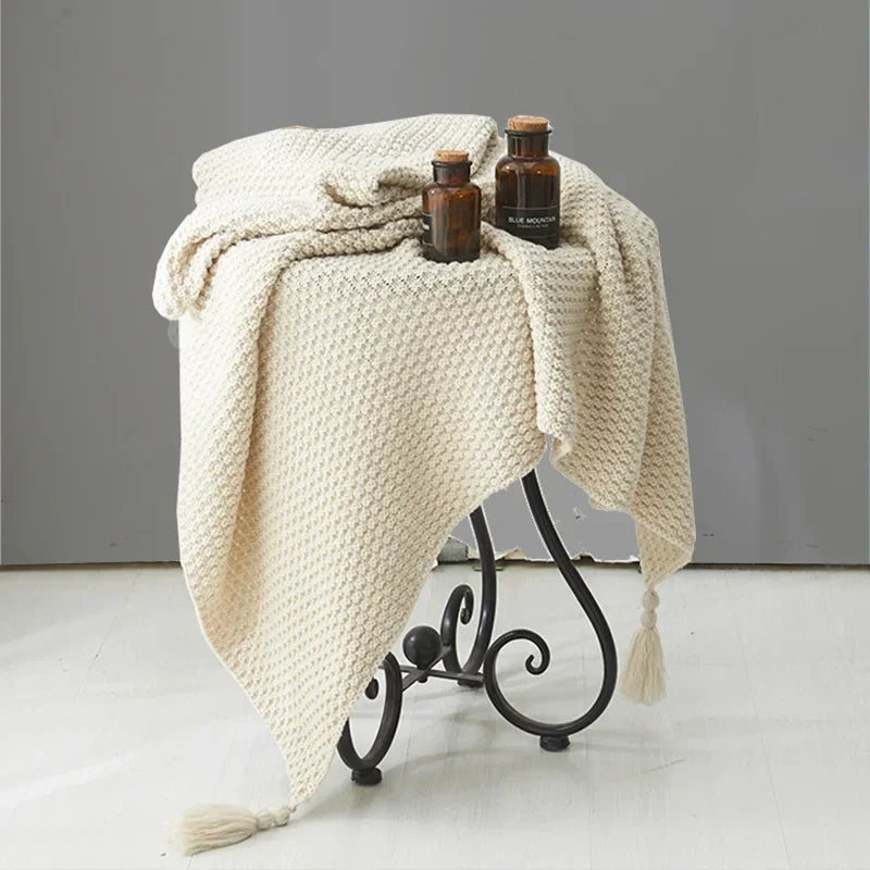 Cozy Knit Throw Blanket – Soft Nordic Comfort